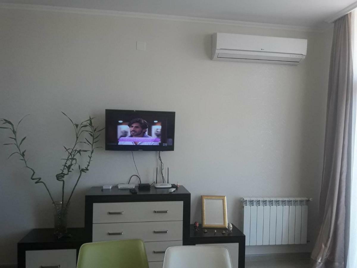 Apartament In The Centre Batumi Bagian luar foto