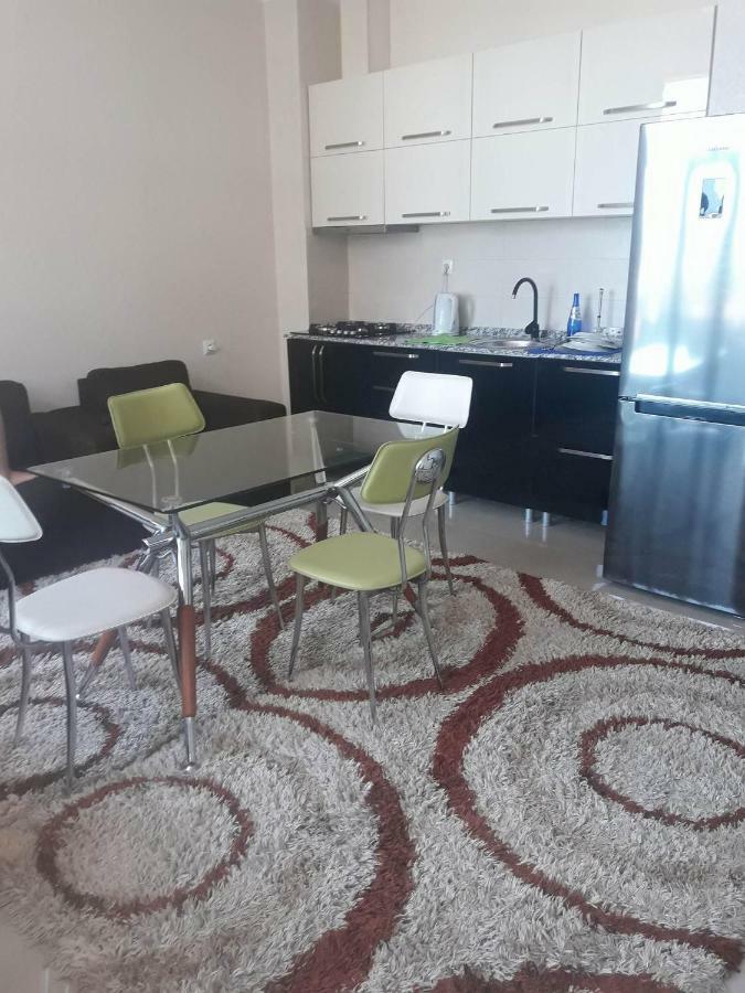 Apartament In The Centre Batumi Bagian luar foto