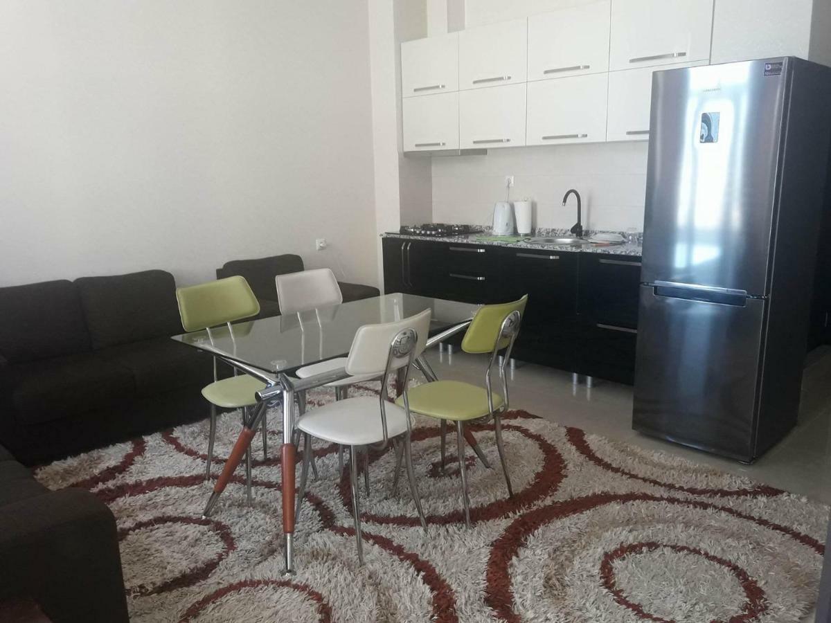 Apartament In The Centre Batumi Bagian luar foto