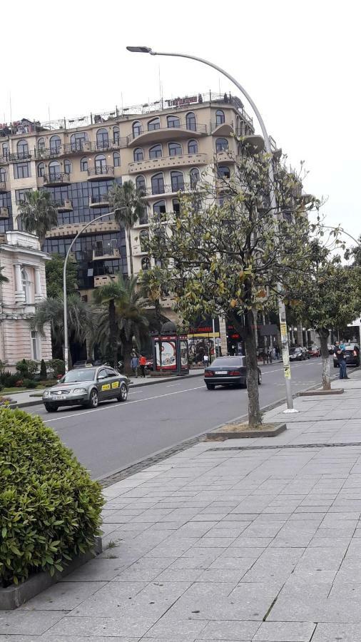 Apartament In The Centre Batumi Bagian luar foto