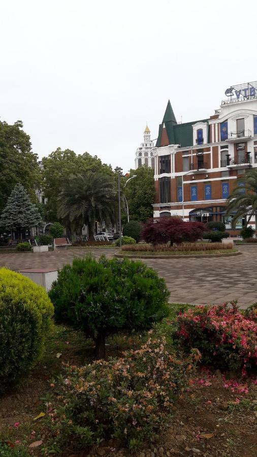 Apartament In The Centre Batumi Bagian luar foto