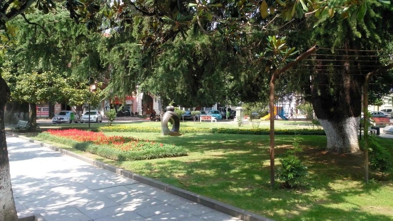 Apartament In The Centre Batumi Bagian luar foto