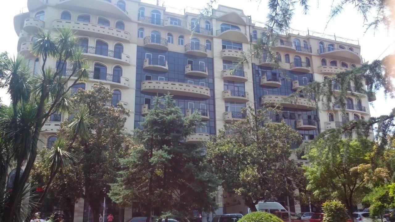 Apartament In The Centre Batumi Bagian luar foto